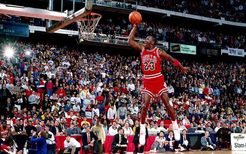 MICHAEL JORDAN’S FREE- THROW LINE IMAGE IN A VINTAGE DUNK CONTEST